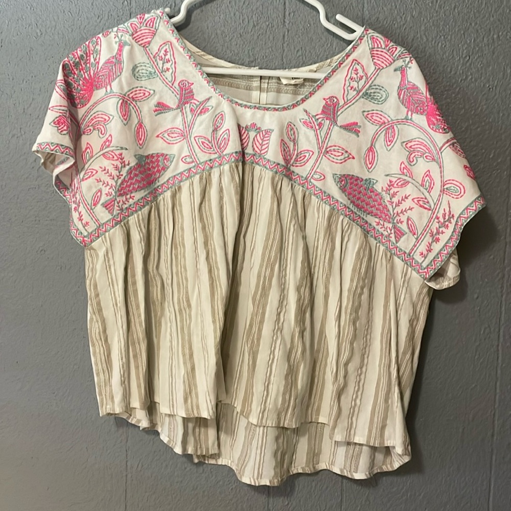 Embroidered top very comfortable cute to dress up size is a M/L